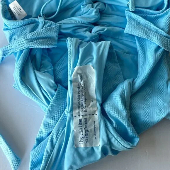 BECCA Women's Standard Prima Twist One Piece Swimsuit, Plunge Neck, Cuto… - Picture 5 of 10